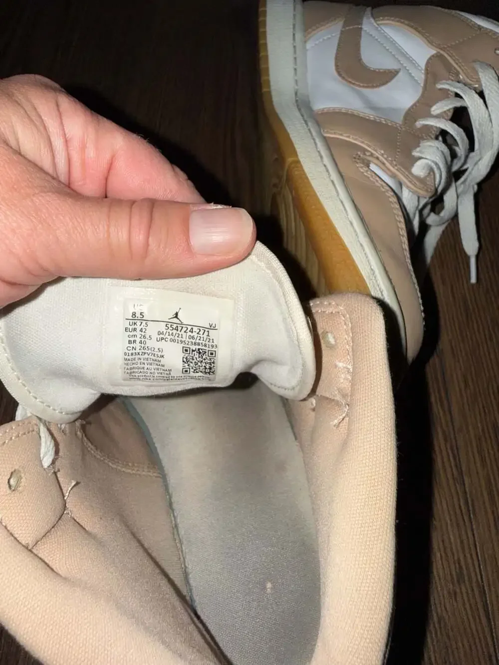 Air Jordan 1 Mid 'Tan Gum' (554724-271)